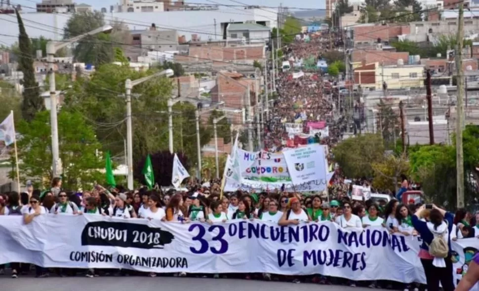 MILES. Las mujeres pidieron por el aborto legal y por la igualdad de género. el chubut