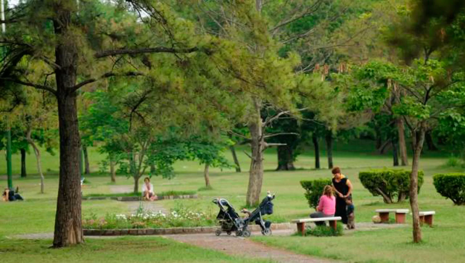 Asaltaron con un cuchillo a un adolescente en el parque Guillermina 