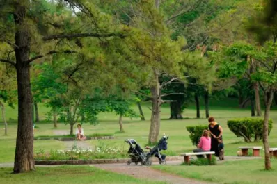Asaltaron con un cuchillo a un adolescente en el parque Guillermina