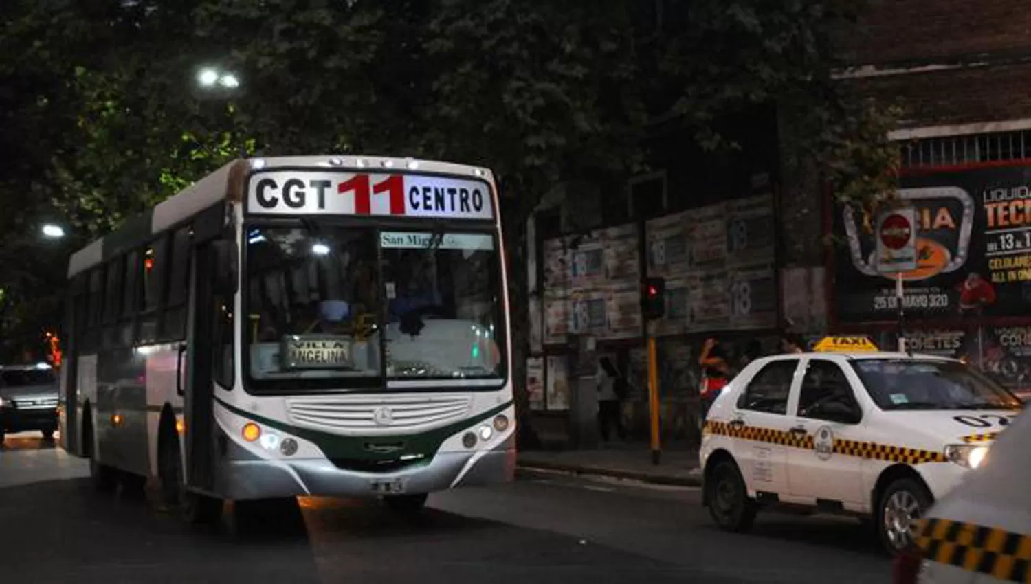 SE LEVANTÓ EL PARO. Los colectivos volverán a circular por la noche.