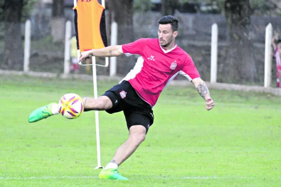 ANSIEDAD. “Durante la semana trabajé mucho con ‘Taca’ (Bieler), pero todavía no hay nada definido”, señaló Luciano Pons, que es candidato a ser titular ante Racing. 