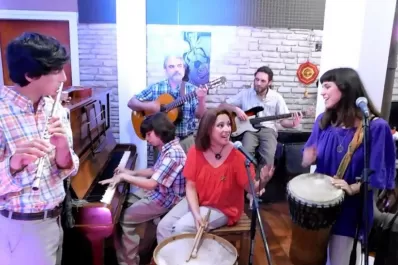 Padres e hijos llevan la misma música folclórica en la sangre