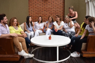 Entre pantallas y previas: qué temas desvelan hoy a las mamás