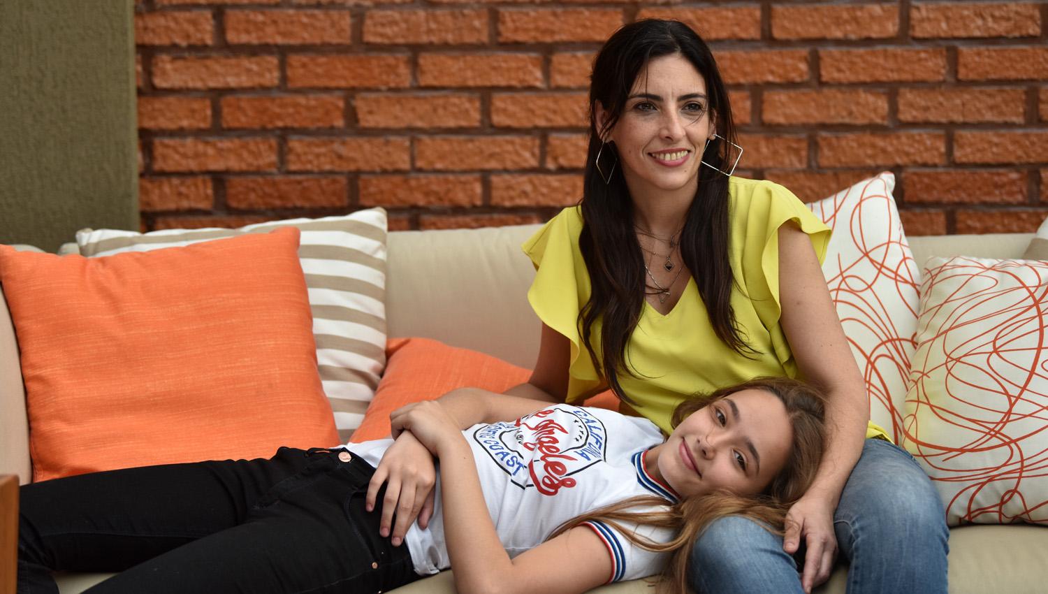 MÓNICA MIRCOLI Y SU HIJA GUILLERMINA VILLA.-