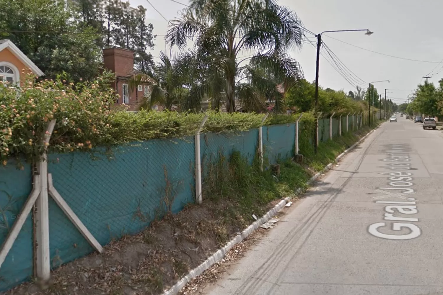 SAN MARTÍN 1.300. El joven caminaba con una joven por la calle de Yerba Buena