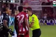 Arce salió del área, la tocó con la mano y dejó con 10 a San Martín