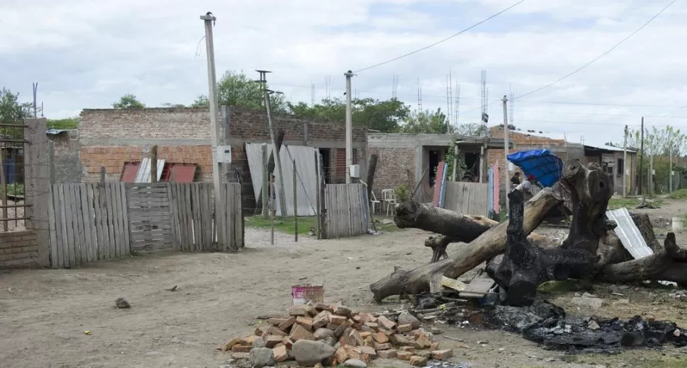 EL ASENTAMIENTO DIEZ AÑOS DESPUÉS DE LA OCUPACIÓN. Aspecto del barrio “11 de Enero” instalado en las tierras que El Tuyango SA compró en 2005. LA GACETA / FOTO DE JORGE OLMOS SGROSSO (ARCHIVO)