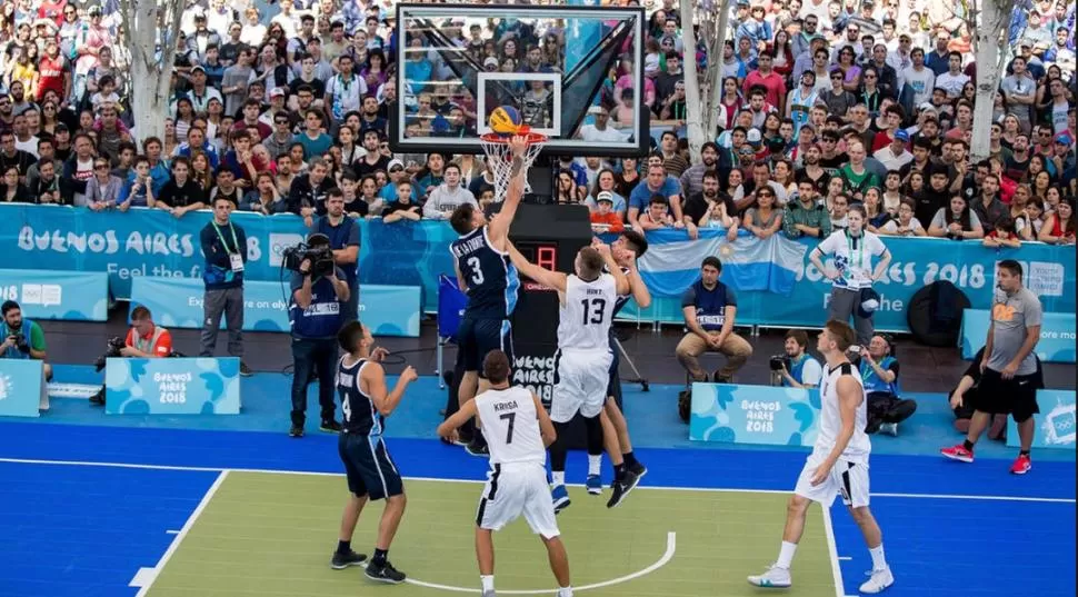 LE SACARON BRILLO A LAS MEDALLAS. Argentina fue oro en básquet 3x3. Consiguió otra dorada en volcadas (varones) y una de bronce en lanzamientos (mujeres). 