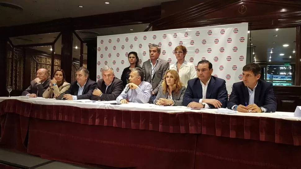 MESA DE CONDUCCIÓN. La convocatoria surgió como consecuencia del debate -hacia adentro del partido- sobre el rol de la UCR en Cambiemos. Unión Cívica Radical