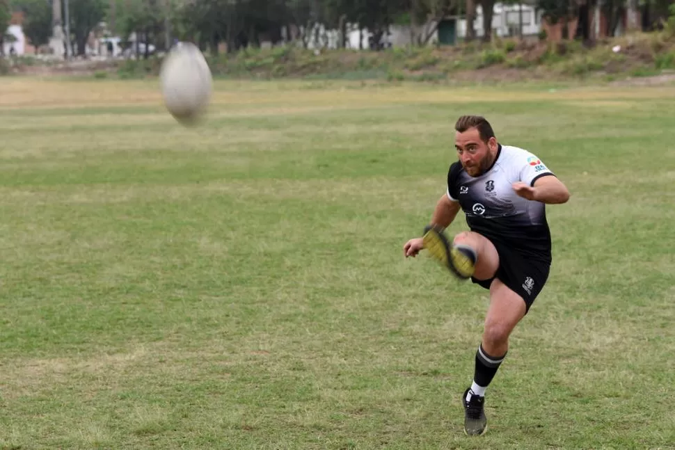 ASPIRACIONES. “Me encantaría tener la oportunidad de jugar en Primera. Prefiero perder por 100 puntos los fines de semana, pero aprender de los errores y mejorar día a día”, asegura “El Colo” Pírez. LA GACETA / FOTO DE DIEGO ARÁOZ