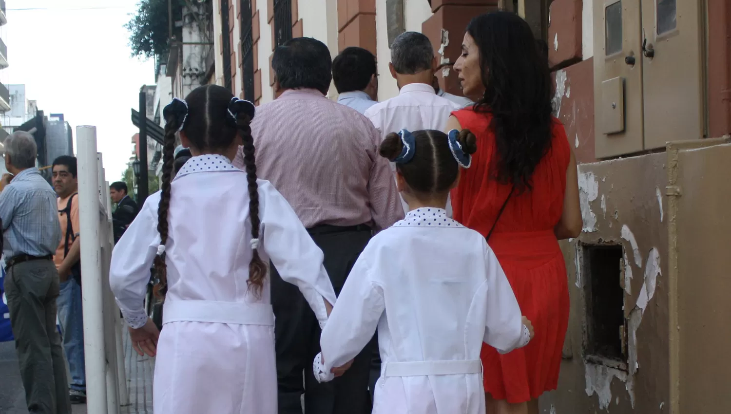 Los alumnos volverán a clases el 6 de marzo.