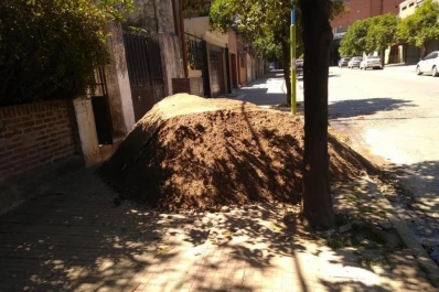 Un vecino imprudente perjudicó a los transeúntes
