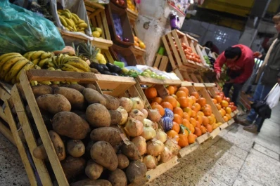 Una “lluvia” de subas golpea el negocio de las verdulerías
