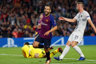 Con Messi en las tribunas, Barcelona superó al Inter de Icardi