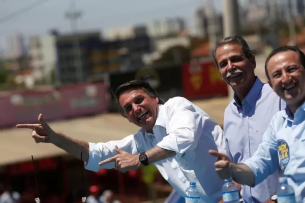 Bolsonaro se rodea de un círculo de ex militares