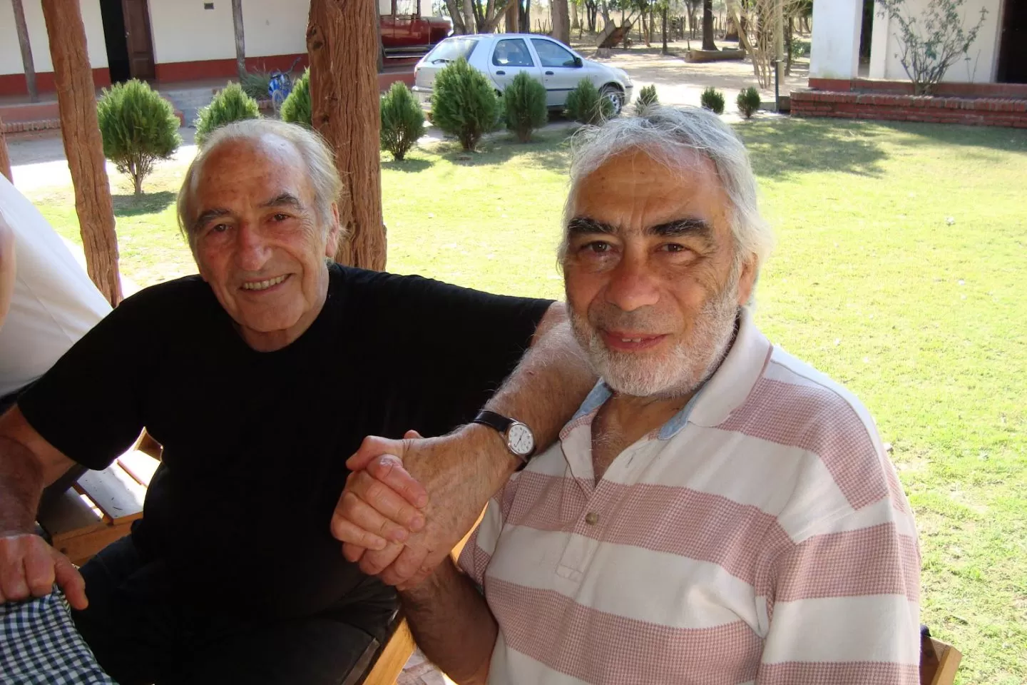 MEJORES AMIGOS. Los hermanos Miguel y Jorge Estrella, en un retrato de archivo.