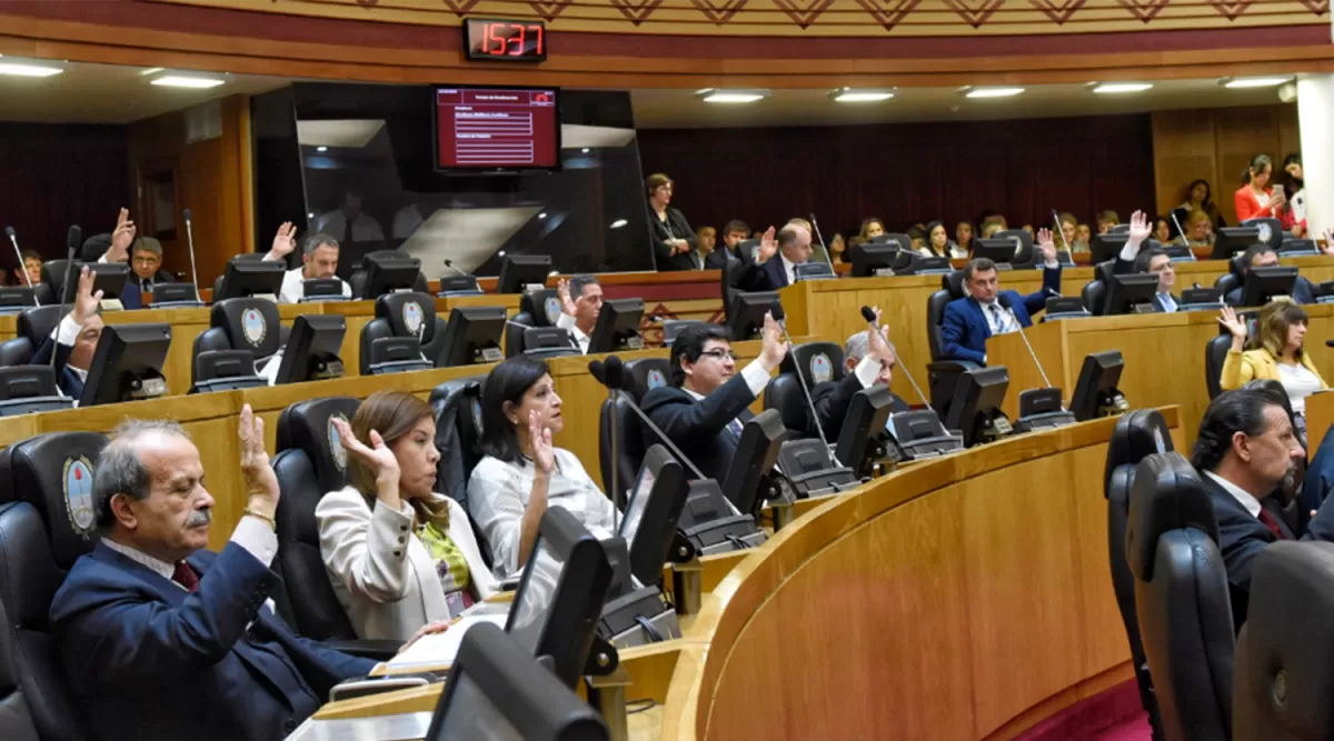 EXTENSO DEBATE. Los legisladores permanecieron en sesión durante ocho horas. En total, sancionaron 12 proyectos de ley en la jornada de ayer.