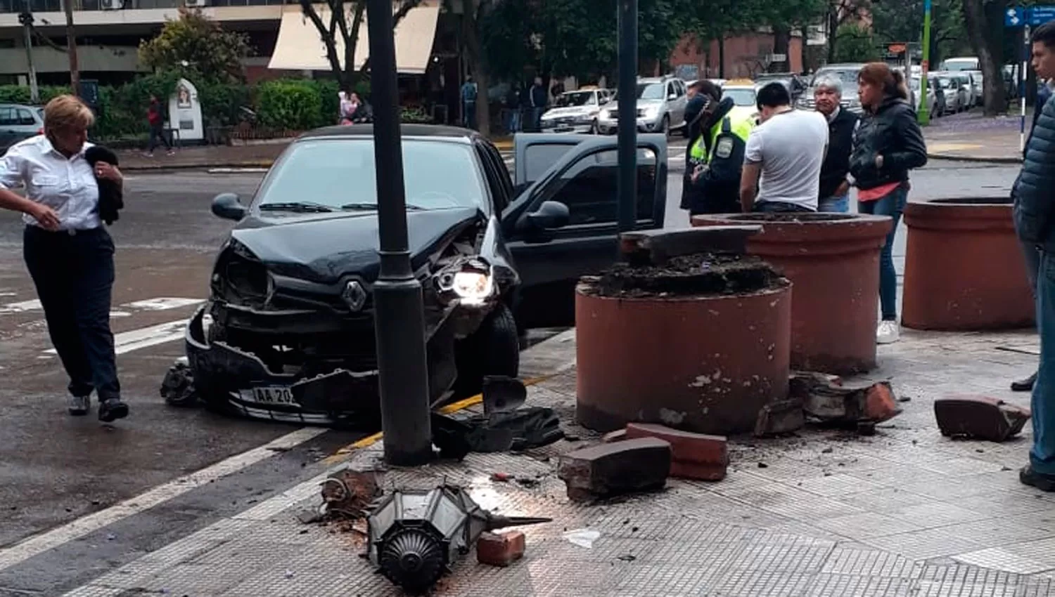 ACCIDENTE EN BARRIO NORTE. Ocurrió en la esquina de 25 de Mayo y Sarmiento.