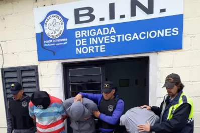 Escapaban de la policía pero fueron atrapados con marihuana, más de $ 6000 y dos celulares