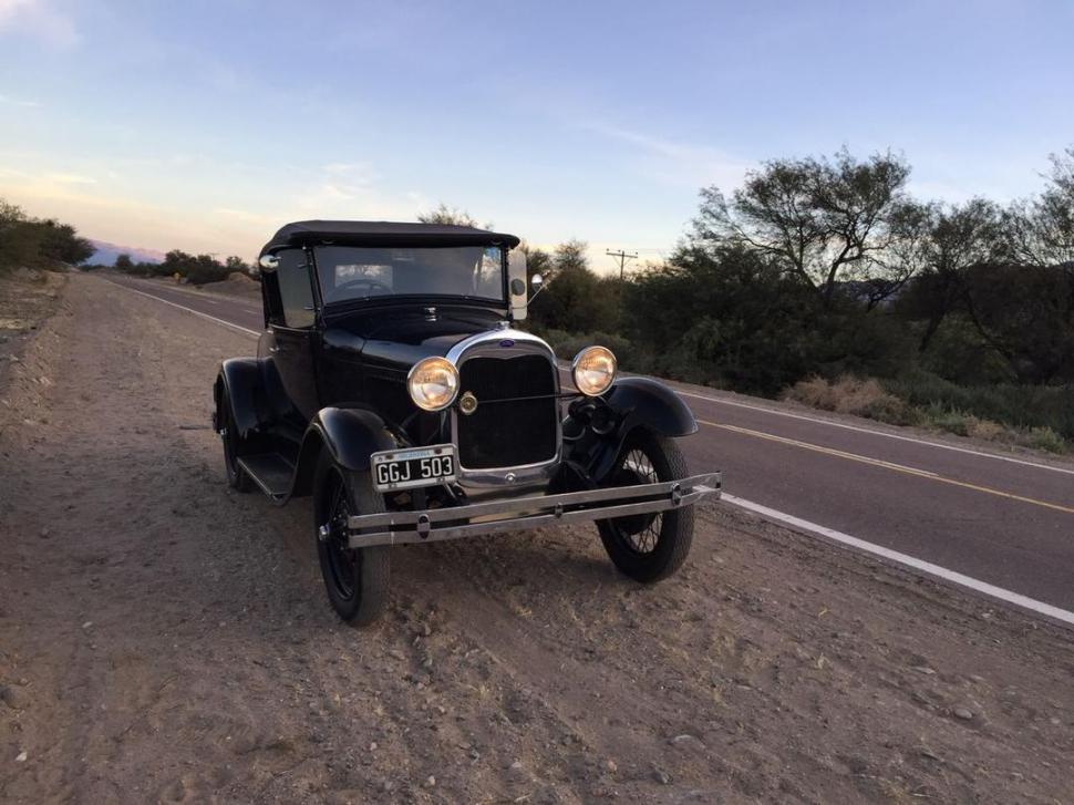 EN EL CAMINO. El Ford A del tucumano Diego Jaitt.