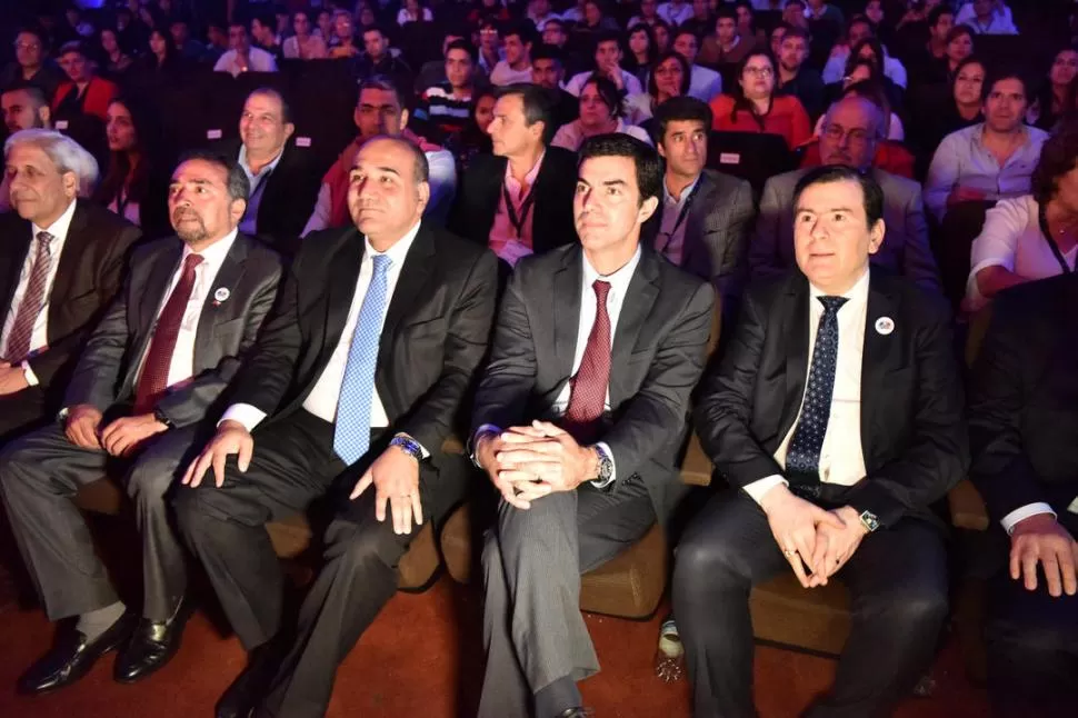 TODOS JUNTOS. Manzur, Urtubey y Zamora volvieron a mostrarse juntos, luego del acto del Día de la Lealtad. la gaceta / foto de inés quinteros orio