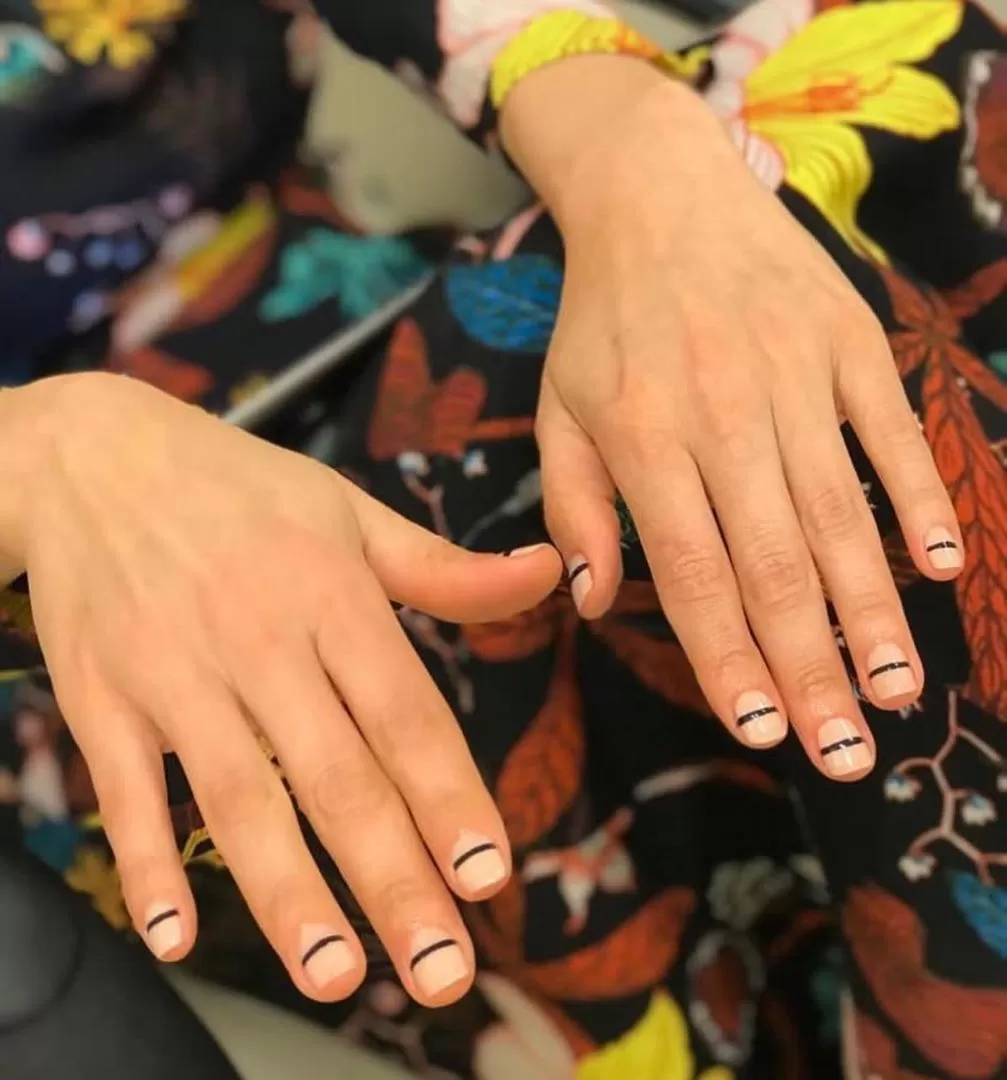 SENCILLAS. Una sola línea hace la diferencia en el nail art.