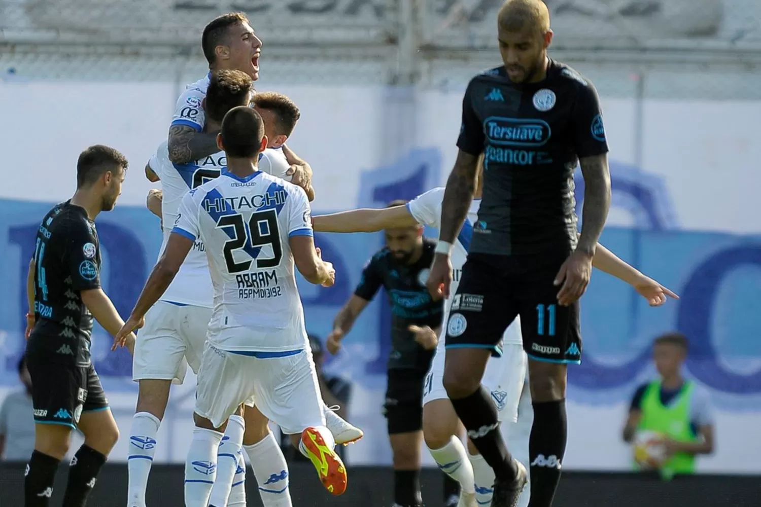 TRIUNFO EN EL FORTÍN. Vélez se impuso a Belgrano.