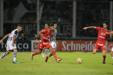 El efecto Racing apuntaló al “Santo”, que sumó por primera vez fuera de casa
