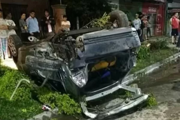 Choque y vuelco en el barrio Independencia