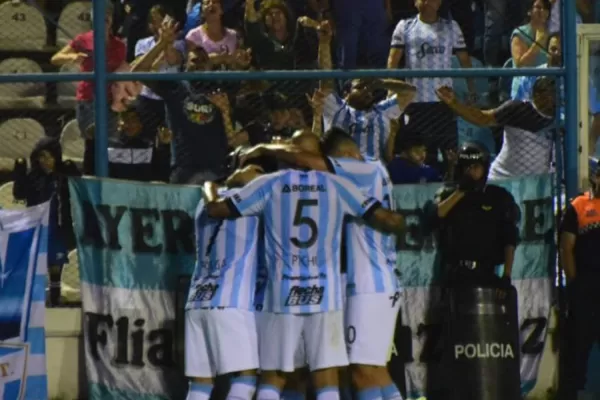 Atlético goleó a Independiente en el Monumental y sigue de cerca al líder