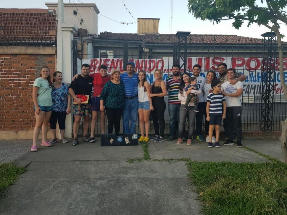 ASÍ LO RECIBIERON. Familiares y vecinos los esperaron para agasajarlo. la gaceta / foto de Antonio Ferroni