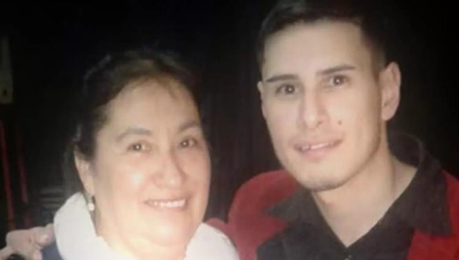 HONESTA. Estela encontró el maletín y se lo devolvió a su dueño.