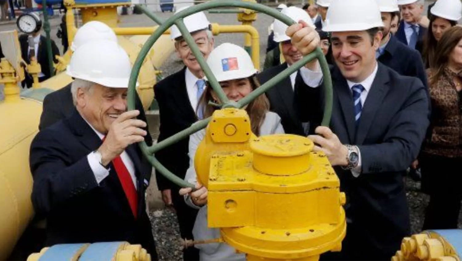 El presidente de Chile, Sebastián Piñera, y el ministro de Energía argentino, Javier Iguacel.