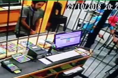 Filman un violento asalto de “motochorros” en una agencia de quiniela de Villa Luján