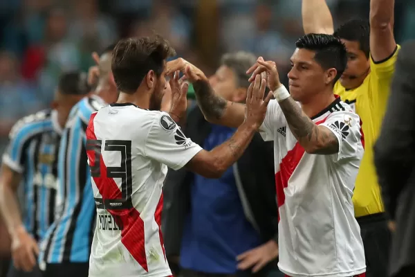 Con la cabeza en otra parte, River ahora sí juega