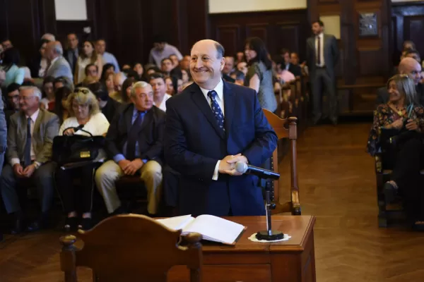 Navarro Dávila ya es ministro de la Defensa