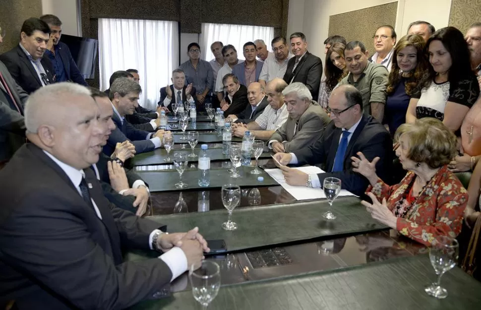 CONSEJO. Doce de los veinte integrantes participaron de la reunión de ayer. 