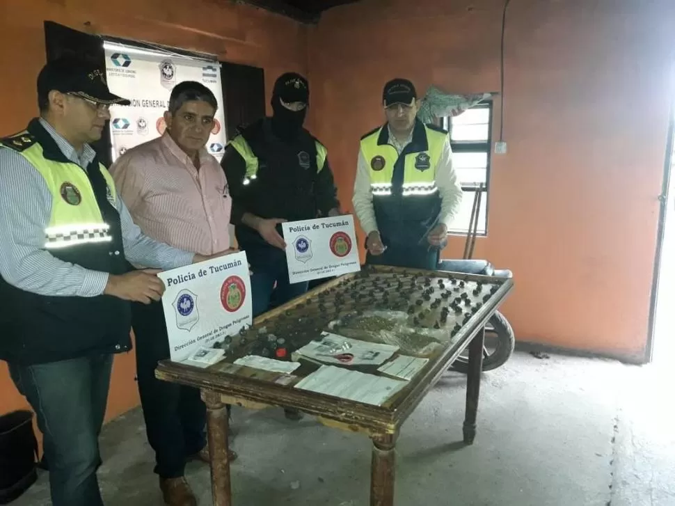 EN BELLA VISTA. José Díaz, jefe de Policía, supervisó el operativo.  
