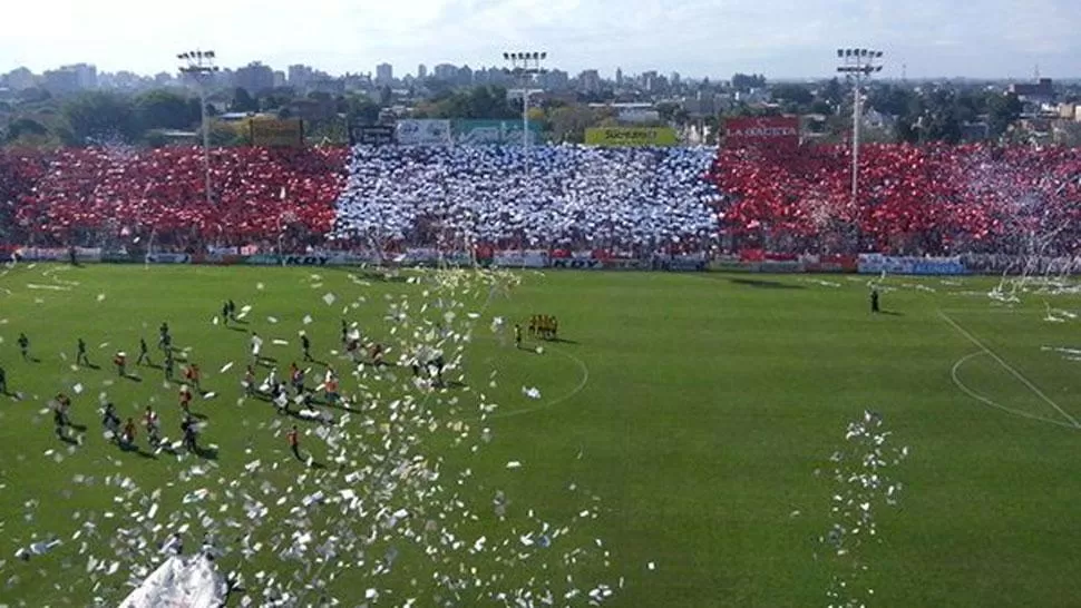 Podrían clausurar La Ciudadela por culpa de los rollos de papel que se arrojan