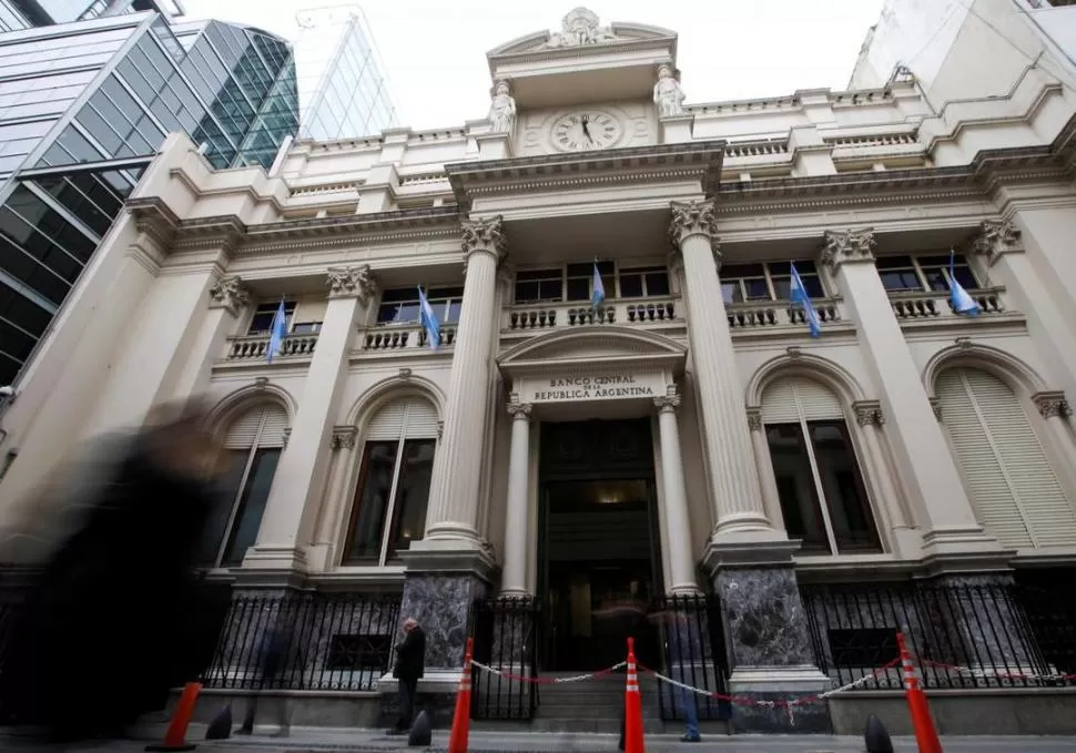 SOLVENCIA. Con el acuerdo con el FMI el Central no tendrá necesidad de salir a vender dólares hasta marzo. reuters