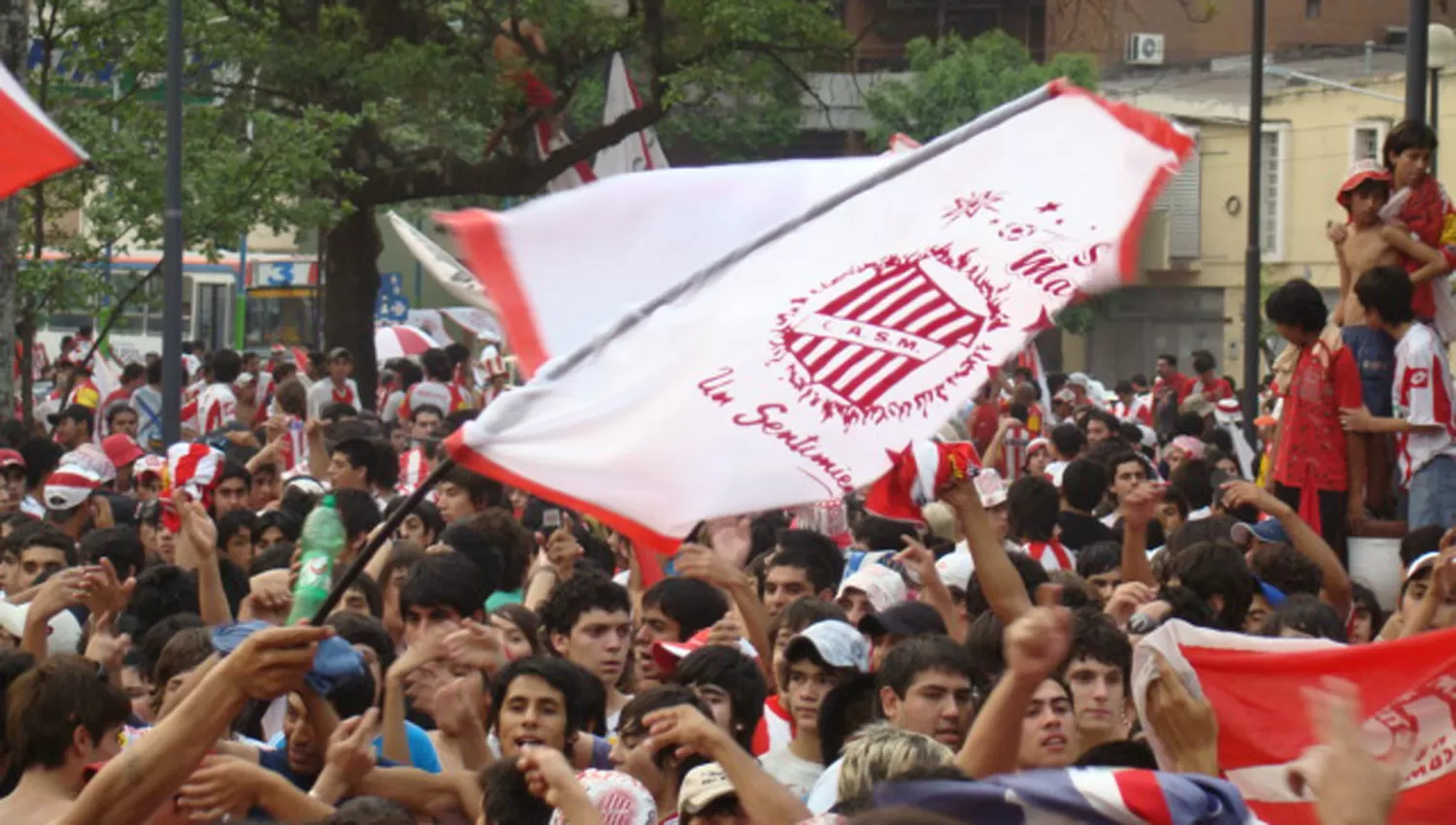 CARAVANA CIRUJA. Los hinchas de San Martín comenzarán a celebrar los 109 años.