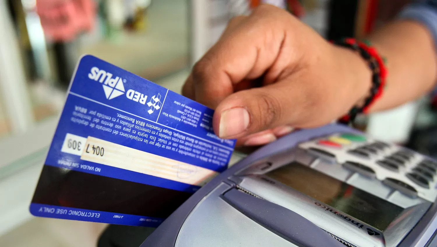 Si comprás con tarjeta de débito podés ganar $ 500.000 por semana o $ 5.000 por día