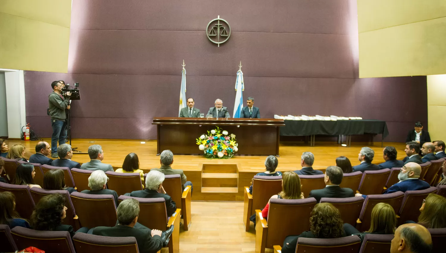 VOTACIÓN. Los abogados deberán elegir por dos listas. 