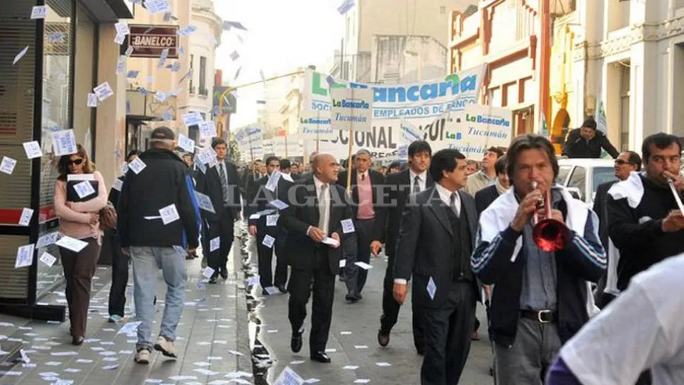 DE FESTEJOS. Los bancarios celebrarán su día el martes.