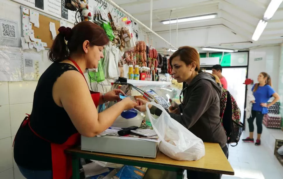REPUNTE DEL CONSUMO. Según el Ieral, la percepción de que lo peor ya pasó, tardará en llegar a la sociedad. Reuters