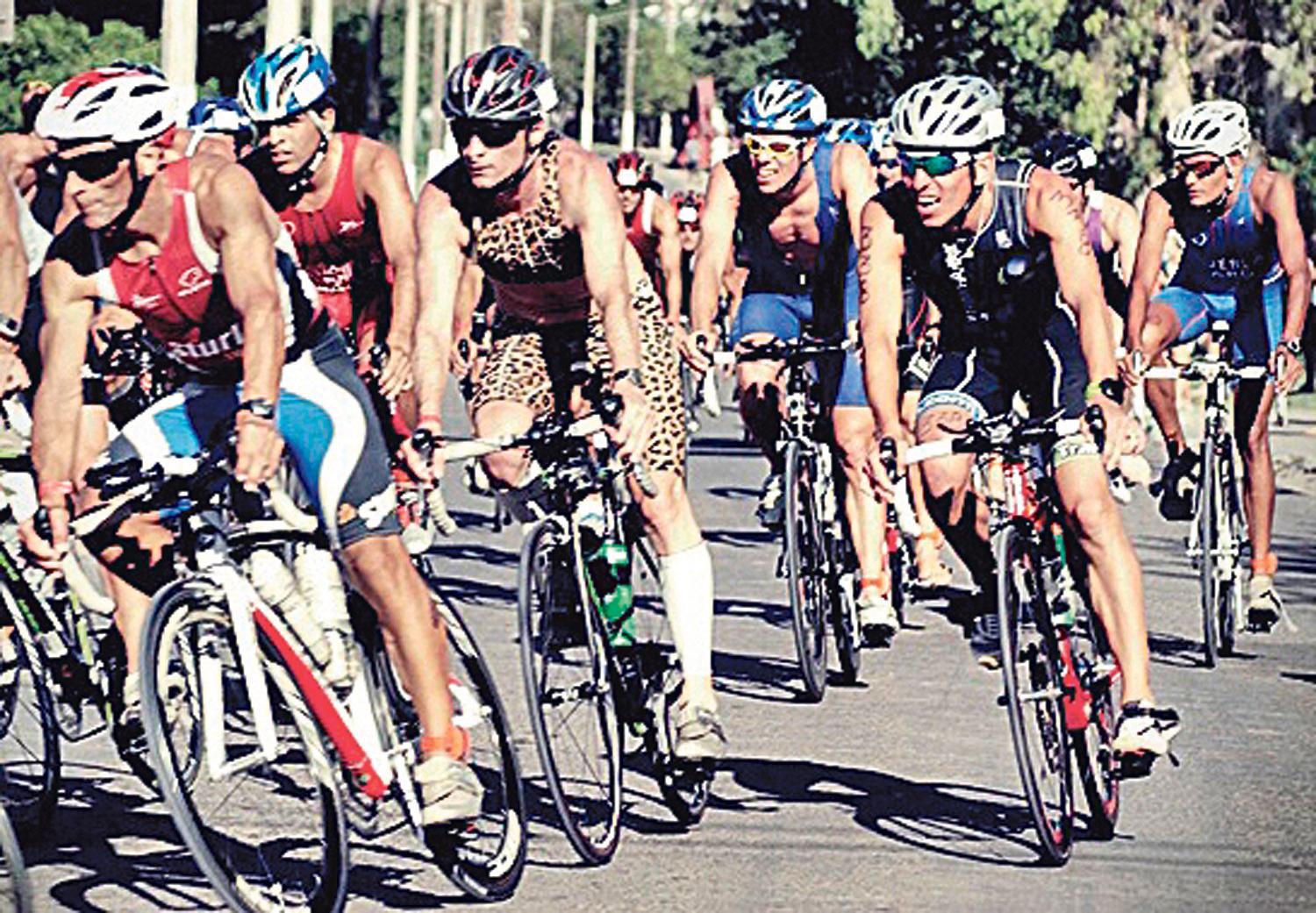 BICICLETA. La alimentación del deportista es tan importante como entrenar.-