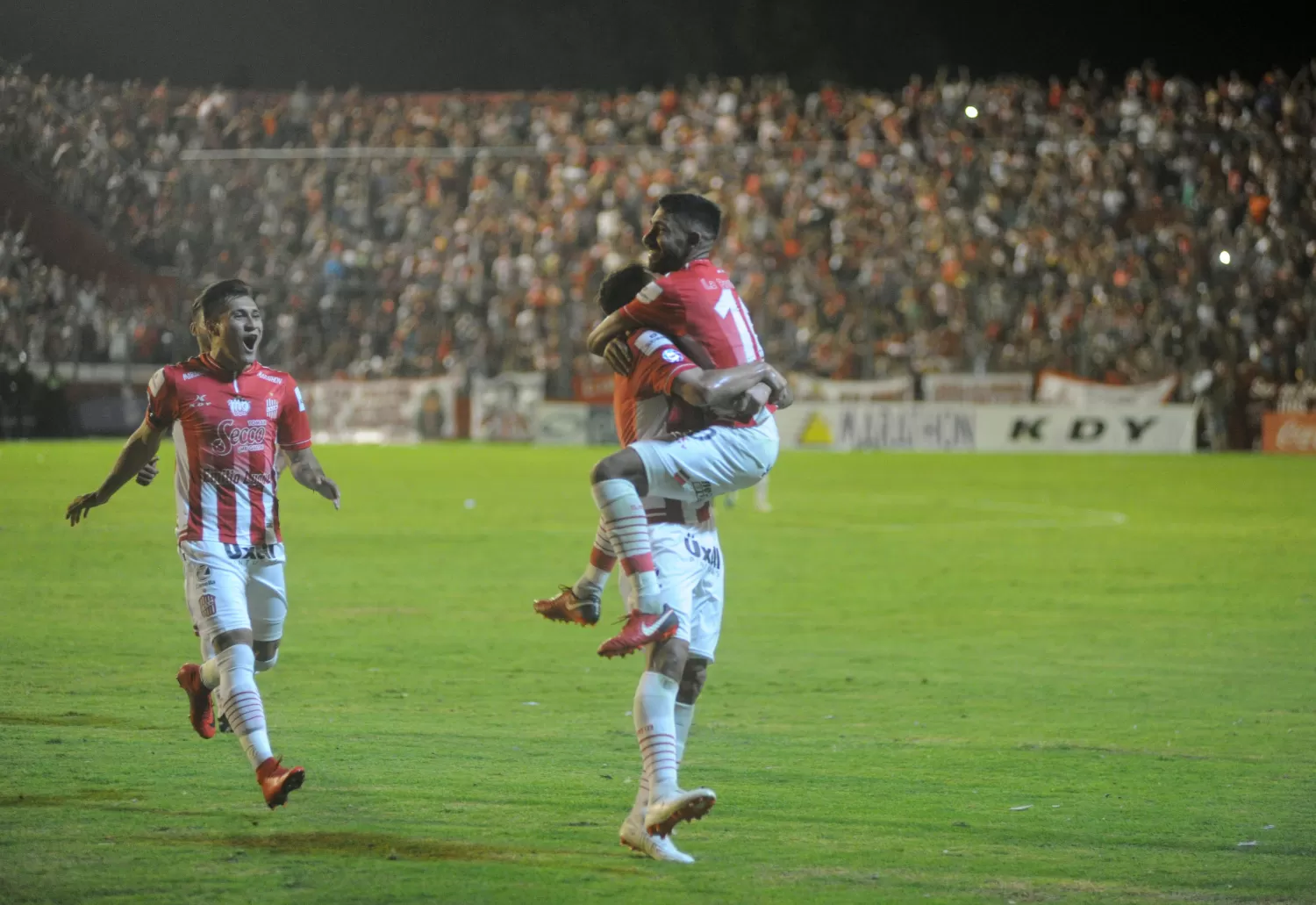 FESTEJO EN LA CIUDADELA. San Martín venció a San Martín de San Juan en un duelo clave.