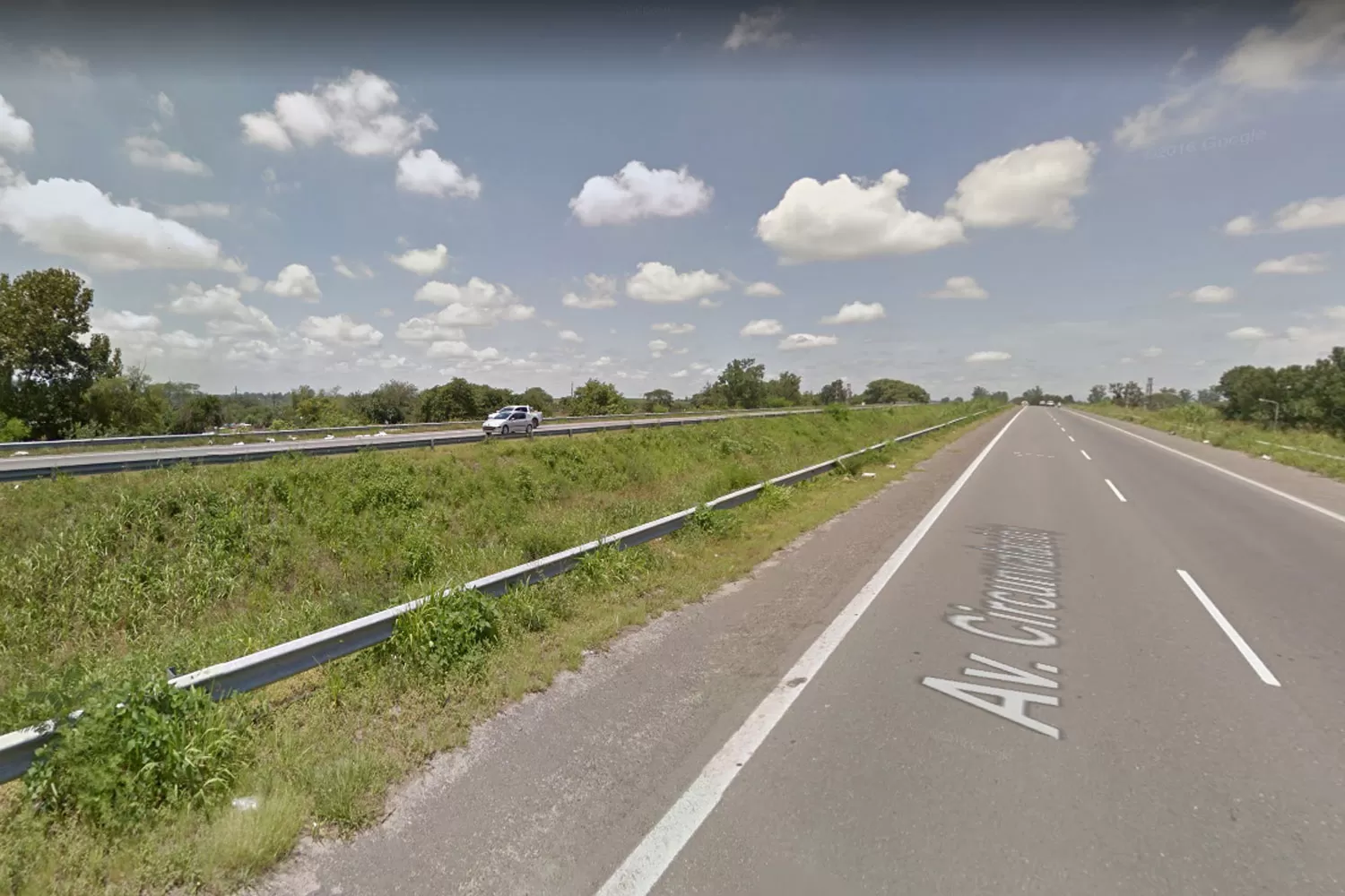 Dos delincuentes fueron sorprendidos cuando asaltaban a un camionero en la autopista