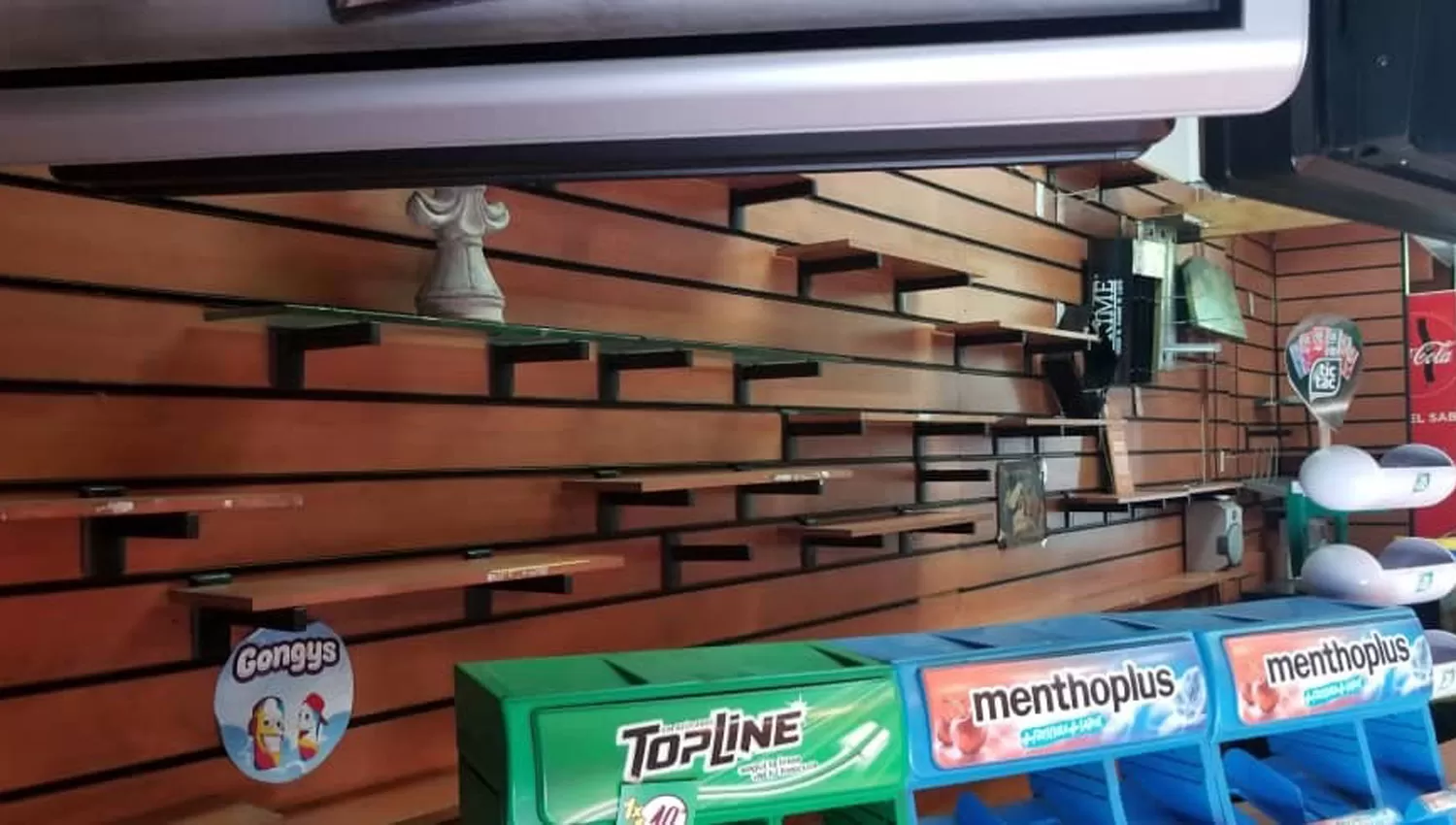 SE LLEVARON HASTA LOS CHICLES. Delincuentes robaron un drugstore en Tafí Viejo.