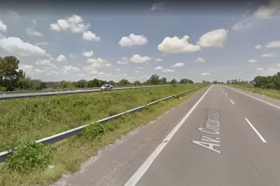 Dos delincuentes fueron sorprendidos cuando asaltaban a un camionero en la autopista